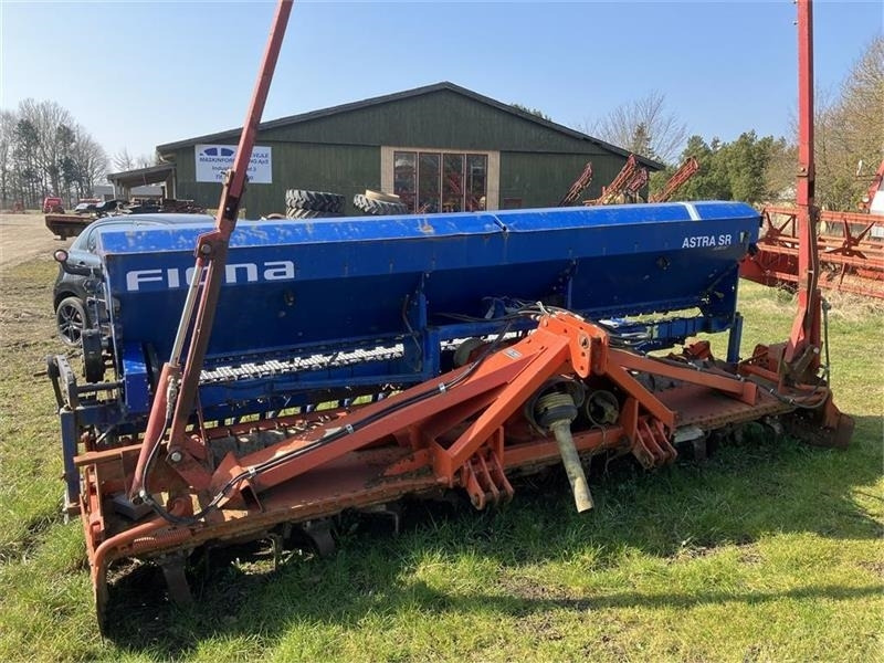 Kuhn HR 4002 Med Fiona Astra SR - Combiné de semis: photos 2 Kuhn HR 4002 Med Fiona Astra SR - Combiné de semis: photos 2
