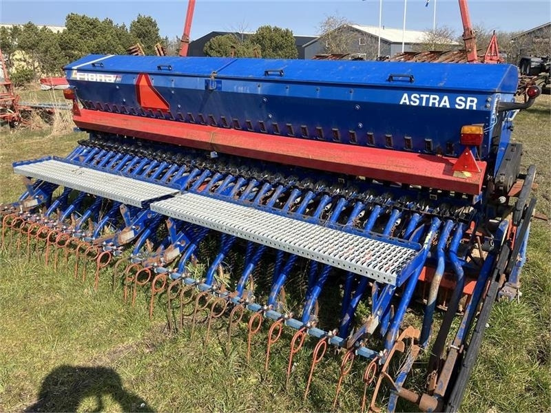 Kuhn HR 4002 Med Fiona Astra SR - Combiné de semis: photos 3 Kuhn HR 4002 Med Fiona Astra SR - Combiné de semis: photos 3