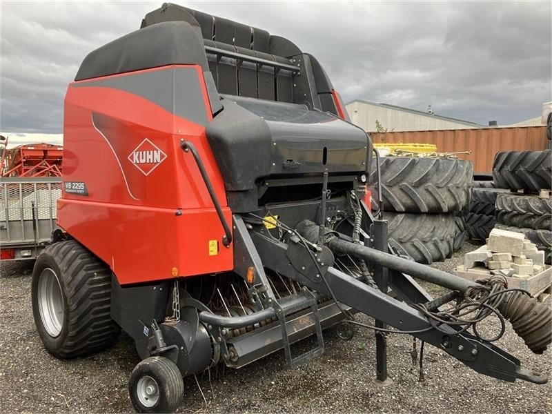 Kuhn VB 2295 - Presse à balles rondes: photos 1 Kuhn VB 2295 - Presse à balles rondes: photos 1