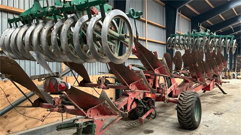 Kverneland PW100 Variomat 8 furet Med IP-pakker - Charrue: photos 2 Kverneland PW100 Variomat 8 furet Med IP-pakker - Charrue: photos 2