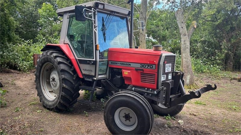 Massey Ferguson 3070 Traktor - Tracteur agricole: photos 2 Massey Ferguson 3070 Traktor - Tracteur agricole: photos 2