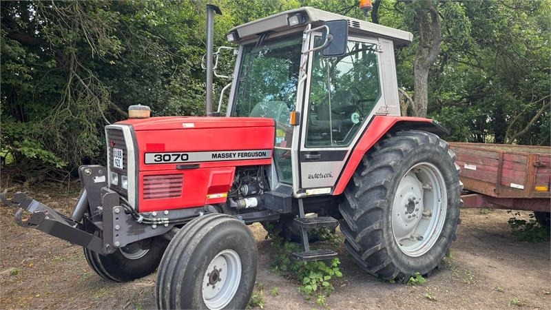 Massey Ferguson 3070 Traktor - Tracteur agricole: photos 1 Massey Ferguson 3070 Traktor - Tracteur agricole: photos 1
