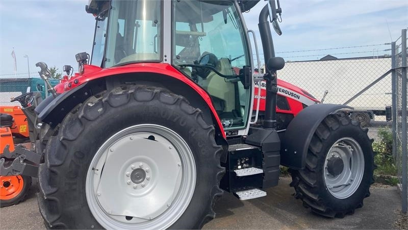 Massey Ferguson 5S.145 Exclusive Dyna-6 Exclusive - Tracteur agricole: photos 4 Massey Ferguson 5S.145 Exclusive Dyna-6 Exclusive - Tracteur agricole: photos 4
