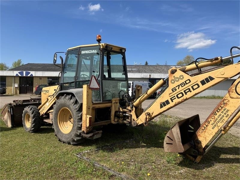 New Holland 675D - Tractopelle: photos 3 New Holland 675D - Tractopelle: photos 3
