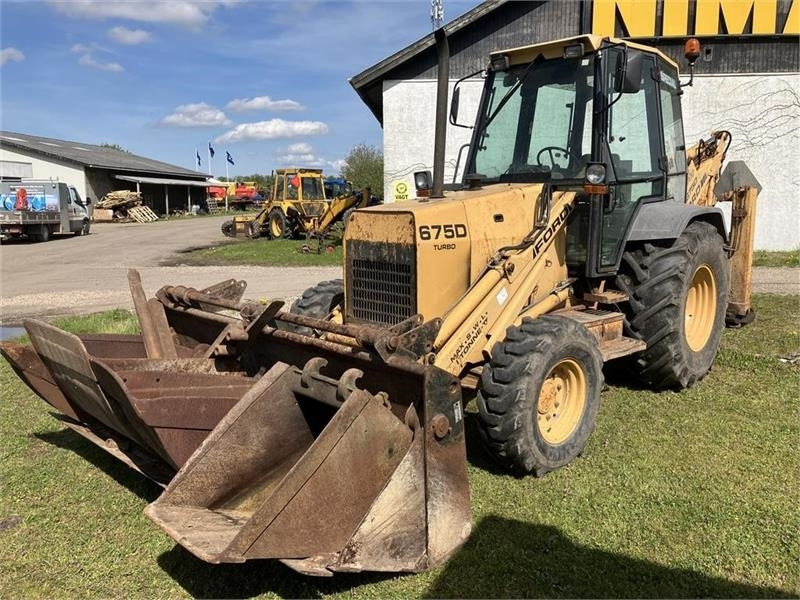 New Holland 675D - Tractopelle: photos 1 New Holland 675D - Tractopelle: photos 1