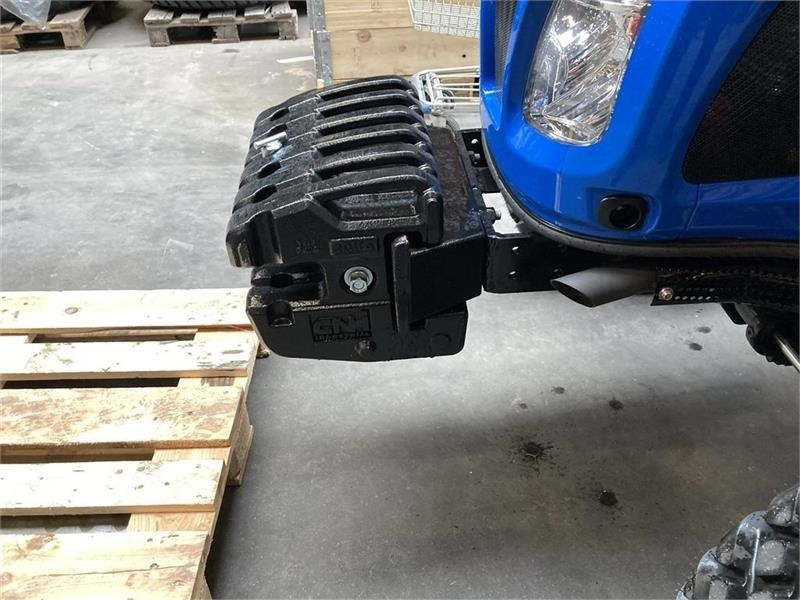 New Holland Boomer til 35-40-50-55 - Contrepoids: photos 2 New Holland Boomer til 35-40-50-55 - Contrepoids: photos 2