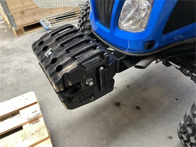 New Holland Boomer til 35-40-50-55 - Contrepoids: photos 1 New Holland Boomer til 35-40-50-55 - Contrepoids: photos 1