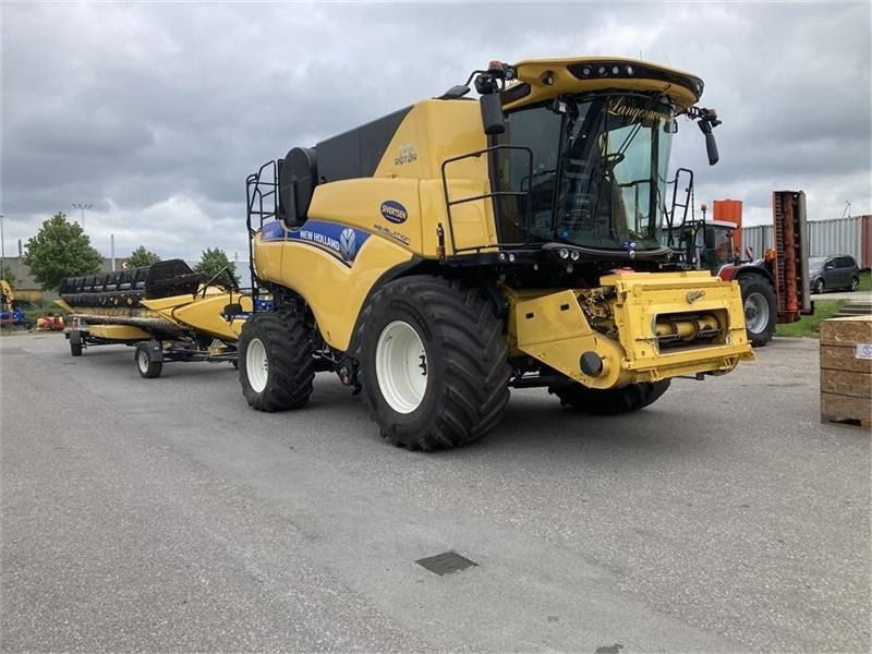 New Holland CR9.90 Med 35 fods Varifeed mm - Moissonneuse-batteuse: photos 2 New Holland CR9.90 Med 35 fods Varifeed mm - Moissonneuse-batteuse: photos 2