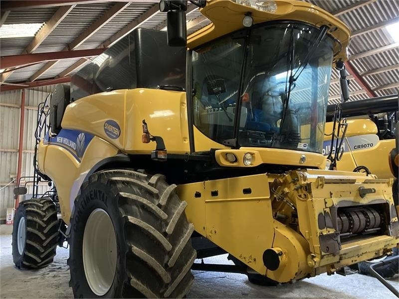 New Holland CR9090 35 fod VF bord og 4wd mm. - Moissonneuse-batteuse: photos 2 New Holland CR9090 35 fod VF bord og 4wd mm. - Moissonneuse-batteuse: photos 2