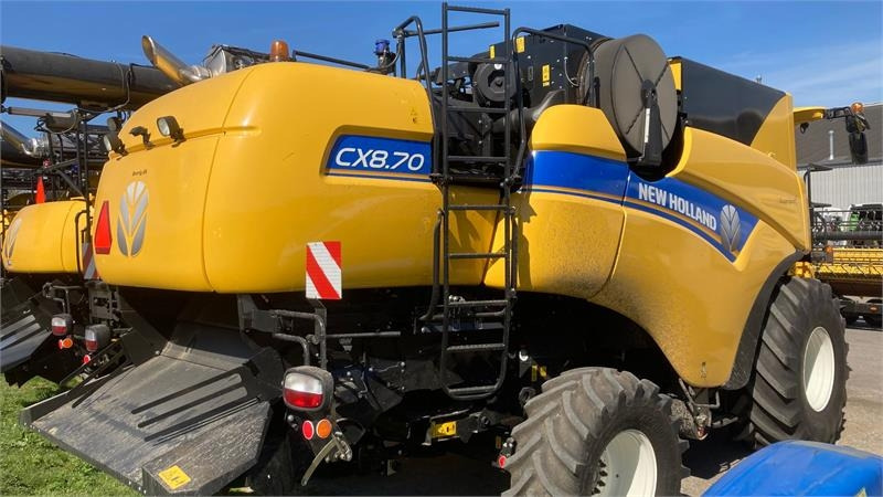 New Holland CX 8.70 SLH - Moissonneuse-batteuse: photos 2 New Holland CX 8.70 SLH - Moissonneuse-batteuse: photos 2