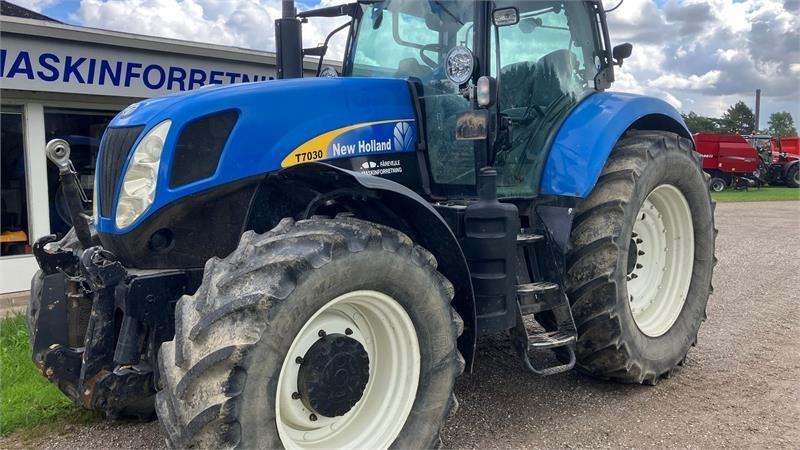 New Holland T7030 - Tracteur agricole: photos 2 New Holland T7030 - Tracteur agricole: photos 2