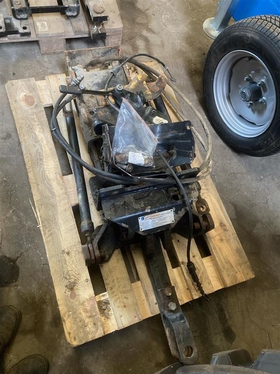 New Holland T7030 Hitchtræk - Attache rapide: photos 2 New Holland T7030 Hitchtræk - Attache rapide: photos 2