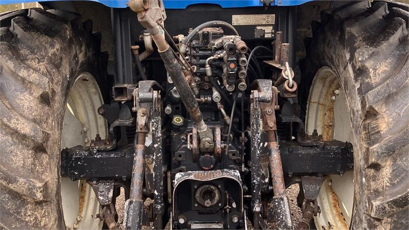 New Holland TS 115 A - Tracteur agricole: photos 5 New Holland TS 115 A - Tracteur agricole: photos 5