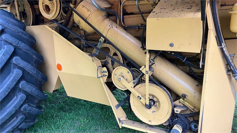 Moissonneuse-batteuse New Holland TX68 FSH: photos 12