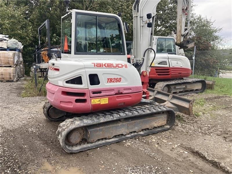 Takeuchi TB260 - Mini pelle: photos 3 Takeuchi TB260 - Mini pelle: photos 3