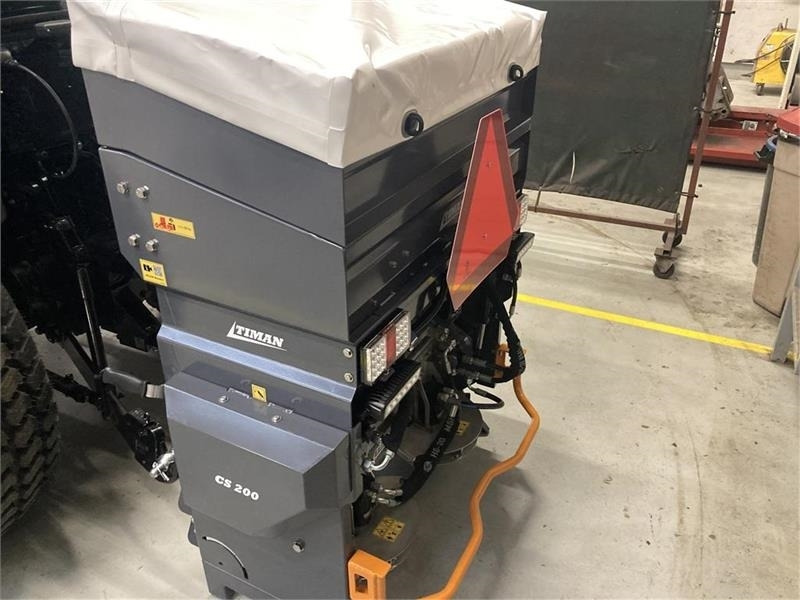 Timan CS-200 Combispreder 300 liter til traktor - Epandeur de sable pour Véhicule de voirie/ Spécial: photos 3 Timan CS-200 Combispreder 300 liter til traktor - Epandeur de sable pour Véhicule de voirie/ Spécial: photos 3
