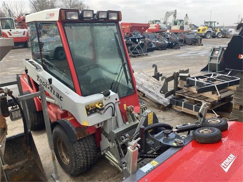 Timan Tool-Trac 245 - Tracteur communal: photos 3 Timan Tool-Trac 245 - Tracteur communal: photos 3