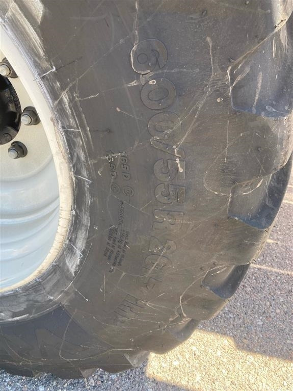 Vredestein 600/55 R26.5 - Pneu pour Machine agricole: photos 2 Vredestein 600/55 R26.5 - Pneu pour Machine agricole: photos 2