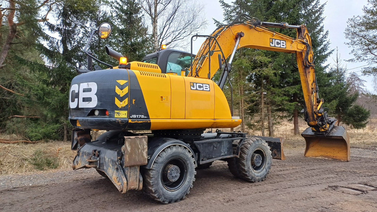 JCB JS175 - Pelle sur pneus: photos 4 JCB JS175 - Pelle sur pneus: photos 4