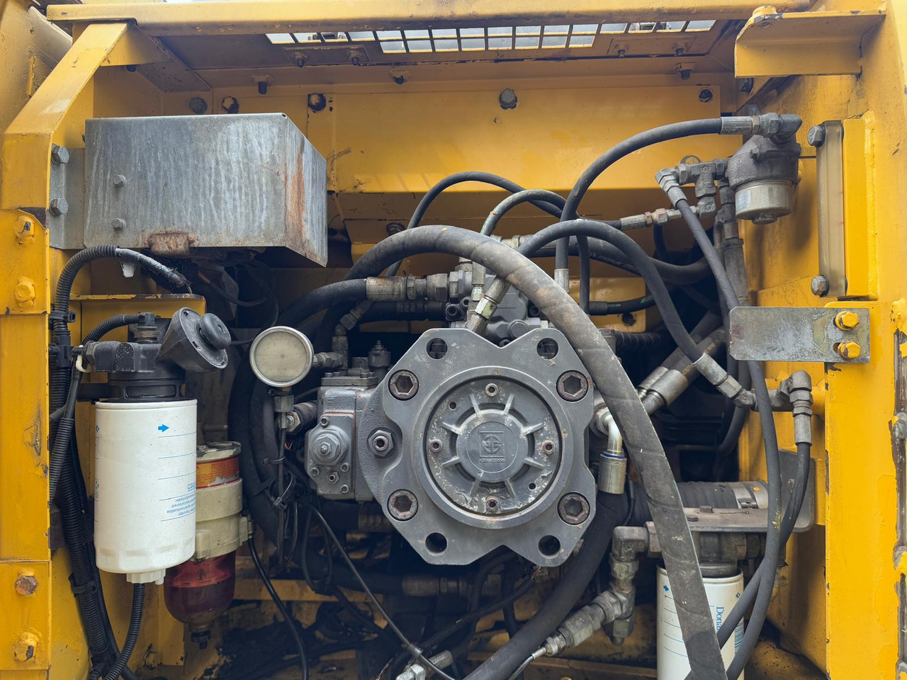 Pelle sur chenille New Holland E 215: photos 12