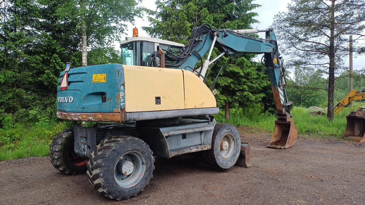 Volvo EW140 - Pelle sur pneus: photos 4 Volvo EW140 - Pelle sur pneus: photos 4