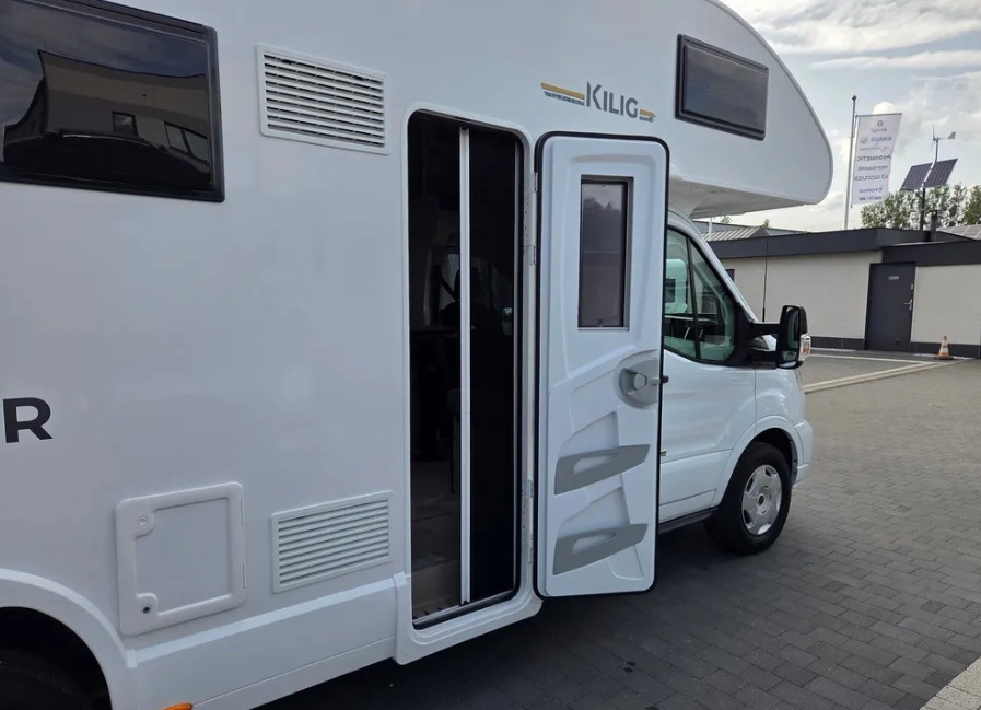 RIMOR Rimor KILIG 695 NEW Retrofitted 5-Passenger Winterized Camera Navigation - Fourgon aménagé: photos 5 RIMOR Rimor KILIG 695 NEW Retrofitted 5-Passenger Winterized Camera Navigation - Fourgon aménagé: photos 5