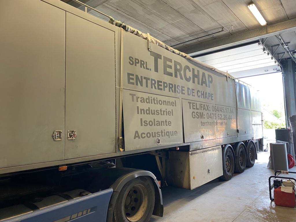 Mcmachine KWB SEMI REMORQUE A CHAPE Mcmachine KWB SEMI REMORQUE A CHAPE - Semi-remorque: photos 2 Mcmachine KWB SEMI REMORQUE A CHAPE Mcmachine KWB SEMI REMORQUE A CHAPE - Semi-remorque: photos 2