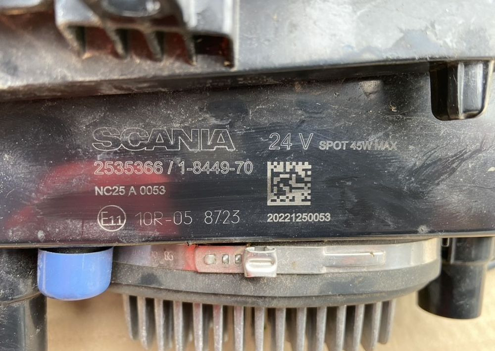 Halogen dachowy Scania R S NGR NGS Dalekosiężne - Lumière/ Éclairage pour Camion: photos 3 Halogen dachowy Scania R S NGR NGS Dalekosiężne - Lumière/ Éclairage pour Camion: photos 3