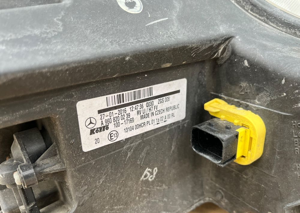 Lampa Mercedes Actros MP4 euro 6 MP 4 reflektor lewy - Lumière/ Éclairage pour Camion: photos 3 Lampa Mercedes Actros MP4 euro 6 MP 4 reflektor lewy - Lumière/ Éclairage pour Camion: photos 3