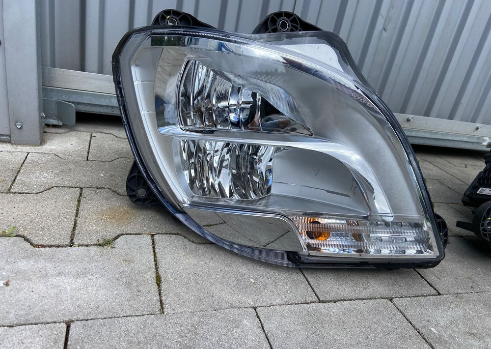 Lampy LED DAF XF 106 euro 6 komplet reflektory - Lumière/ Éclairage pour Camion: photos 2 Lampy LED DAF XF 106 euro 6 komplet reflektory - Lumière/ Éclairage pour Camion: photos 2