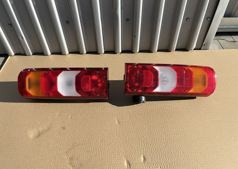 Lampy tylne Actros Atego Antos euro 6 jak NOWE - Lumière/ Éclairage pour Camion: photos 1 Lampy tylne Actros Atego Antos euro 6 jak NOWE - Lumière/ Éclairage pour Camion: photos 1