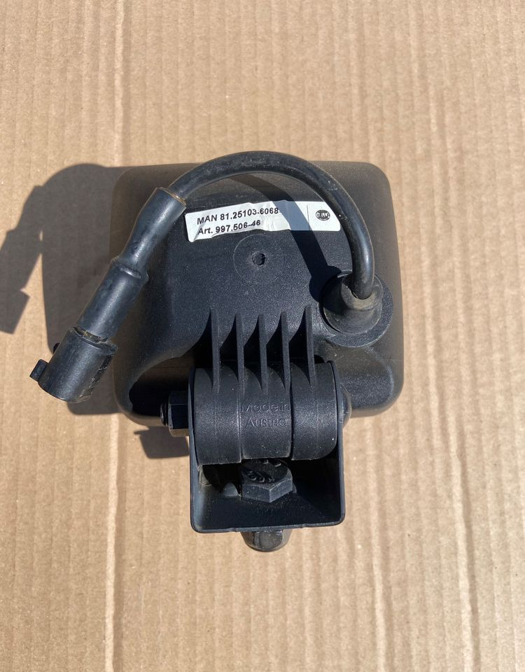 NOWY halogen roboczy MAN TGX TGS TGA Hella - Lumière/ Éclairage pour Camion: photos 2 NOWY halogen roboczy MAN TGX TGS TGA Hella - Lumière/ Éclairage pour Camion: photos 2