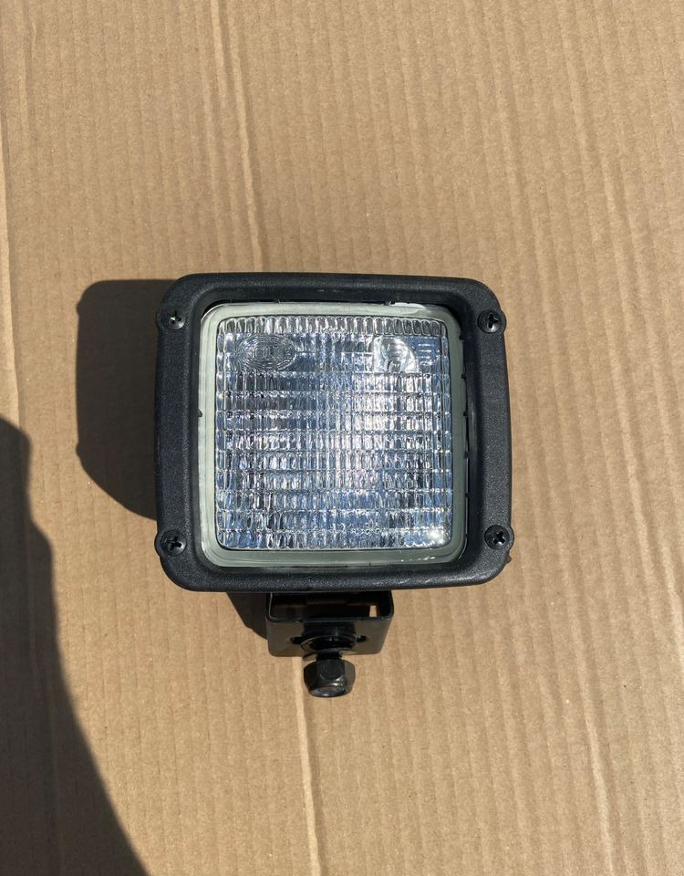 NOWY halogen roboczy MAN TGX TGS TGA Hella - Lumière/ Éclairage pour Camion: photos 1 NOWY halogen roboczy MAN TGX TGS TGA Hella - Lumière/ Éclairage pour Camion: photos 1