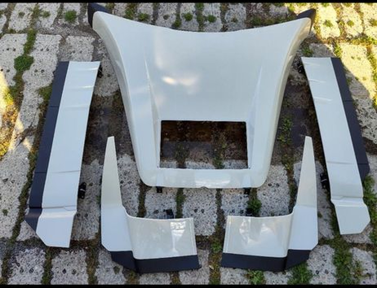 NOWY komplet spoilerów MAN TGX TG3 GM owiewki spoilery z gumami - Carrosserie et extérieur pour Camion: photos 1 NOWY komplet spoilerów MAN TGX TG3 GM owiewki spoilery z gumami - Carrosserie et extérieur pour Camion: photos 1