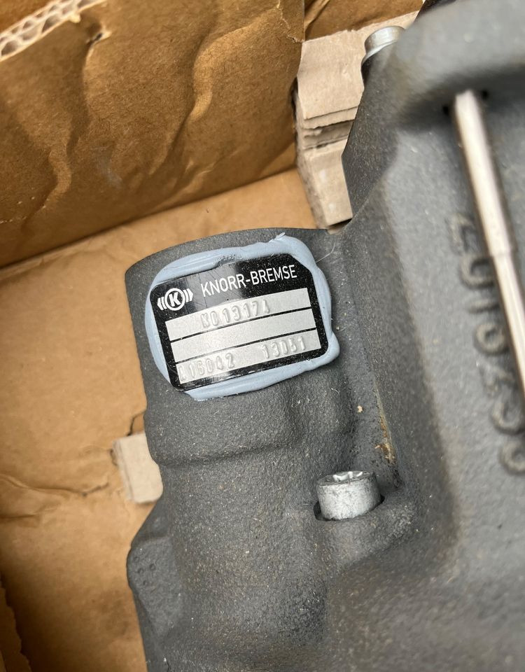 NOWY zacisk hamulcowy Knorr Bremse K013174 - Pièces de frein pour Camion: photos 2 NOWY zacisk hamulcowy Knorr Bremse K013174 - Pièces de frein pour Camion: photos 2