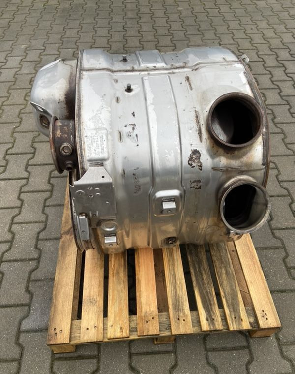 Obudowa katalizatora Volvo FH 4 katalizator puszka - Catalyseur pour Camion: photos 2 Obudowa katalizatora Volvo FH 4 katalizator puszka - Catalyseur pour Camion: photos 2