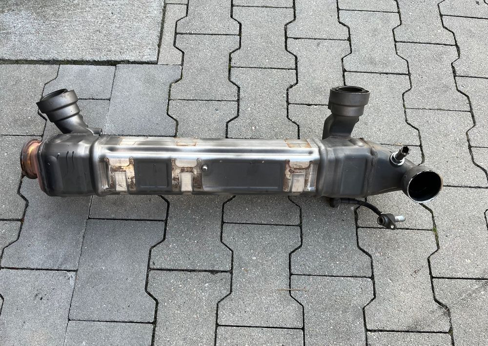 Recyrkulator spalin DAF XF 106 euro 6 lift chłodnica spalin AGR - Collecteur d'échappement pour Camion: photos 1 Recyrkulator spalin DAF XF 106 euro 6 lift chłodnica spalin AGR - Collecteur d'échappement pour Camion: photos 1