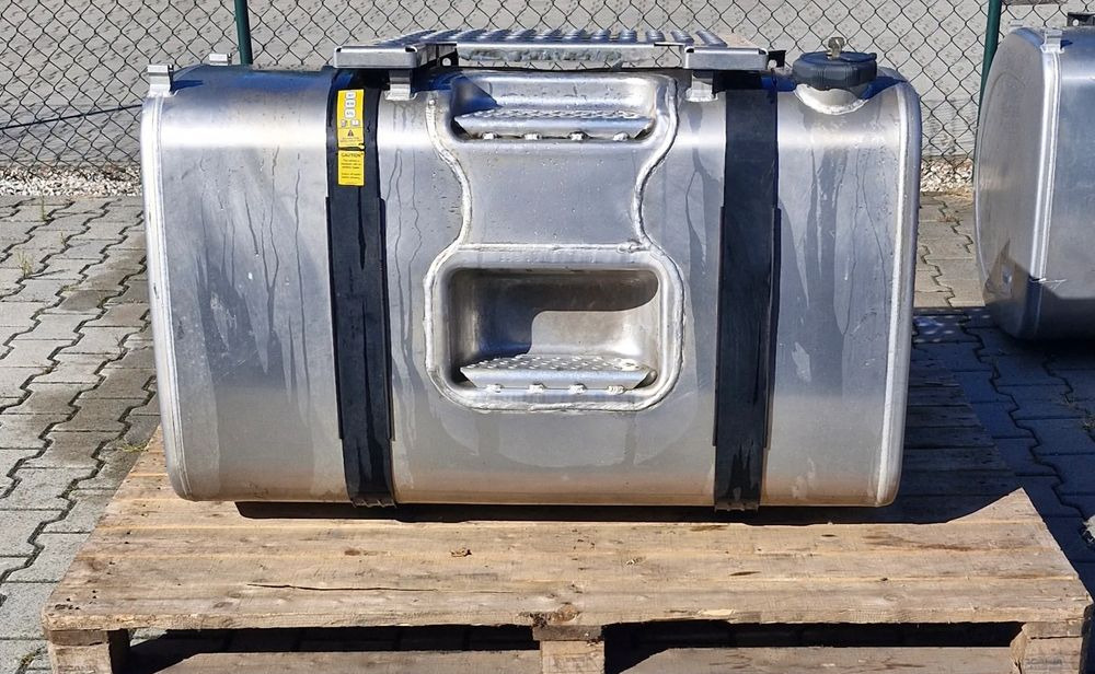VOLVO FH4 FH5 RENAULT GAMA T ZBIORNIK PALIWA 480L - Réservoir de carburant pour Camion: photos 1 VOLVO FH4 FH5 RENAULT GAMA T ZBIORNIK PALIWA 480L - Réservoir de carburant pour Camion: photos 1