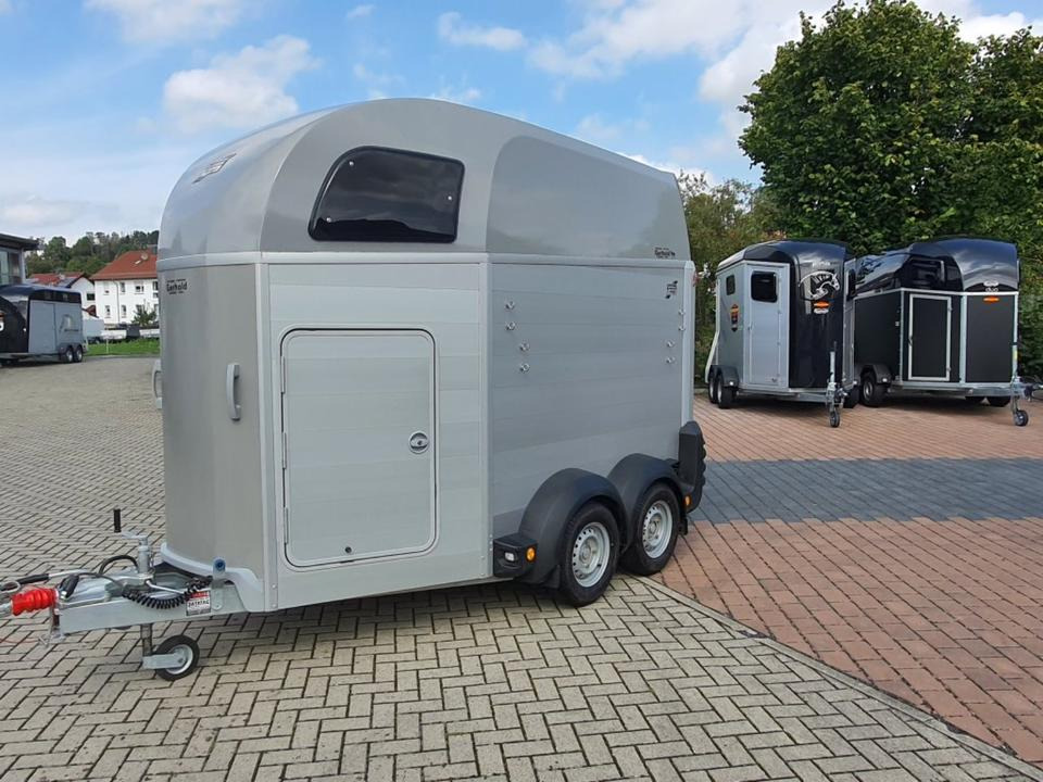 ALU Pferdeanhänger Ifor Williams HB 506 Flügeltür Sattelkammer - Van chevaux: photos 3 ALU Pferdeanhänger Ifor Williams HB 506 Flügeltür Sattelkammer - Van chevaux: photos 3