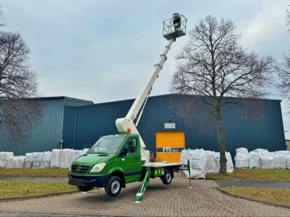 Arbeitsbühne Hubsteiger Hebebühne Mieten Leihen 3,5t 22m - Camion avec nacelle: photos 1 Arbeitsbühne Hubsteiger Hebebühne Mieten Leihen 3,5t 22m - Camion avec nacelle: photos 1