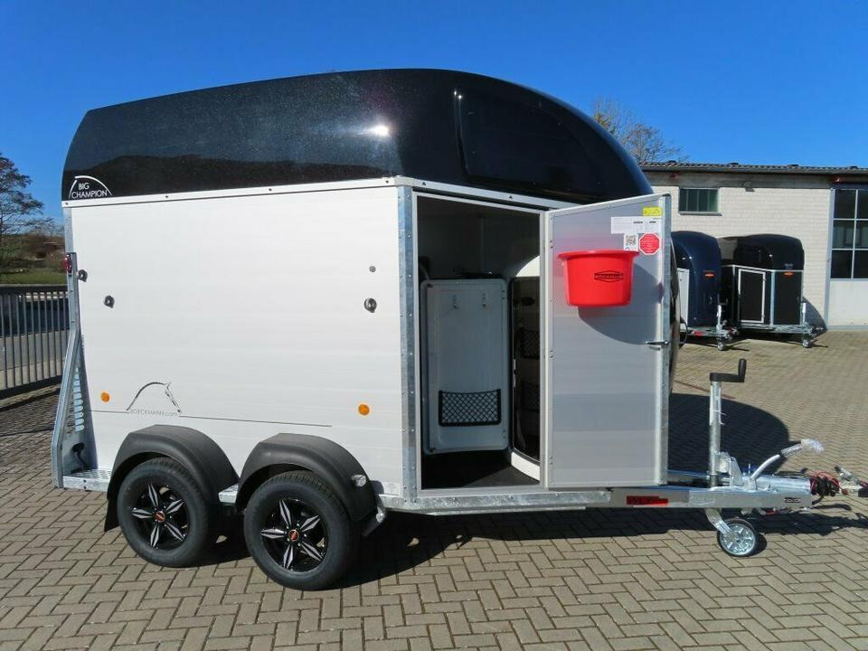 Böckmann, Pferdeanhänger, der neue Big Champion WCF 2025 - Van chevaux: photos 1 Böckmann, Pferdeanhänger, der neue Big Champion WCF 2025 - Van chevaux: photos 1