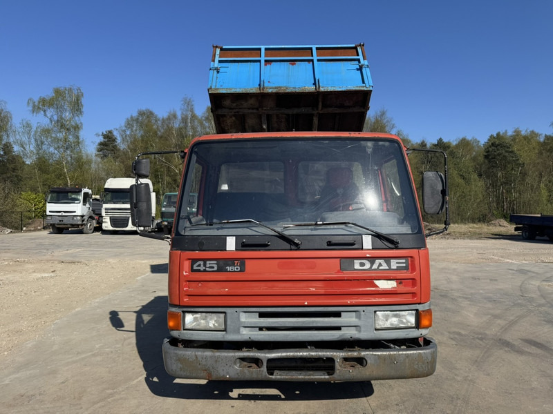 DAF 45 ATI 160 (FULL STEEL SUSPENSION / MANUAL PUMP / EURO 2) - Camion benne: photos 2 DAF 45 ATI 160 (FULL STEEL SUSPENSION / MANUAL PUMP / EURO 2) - Camion benne: photos 2