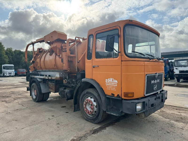MAN 16.168 (8000L / BIG AXLE & STEEL SUSPENSION / GRAND PONT & SUSPENSION LAMES) - Camion hydrocureur: photos 3 MAN 16.168 (8000L / BIG AXLE & STEEL SUSPENSION / GRAND PONT & SUSPENSION LAMES) - Camion hydrocureur: photos 3