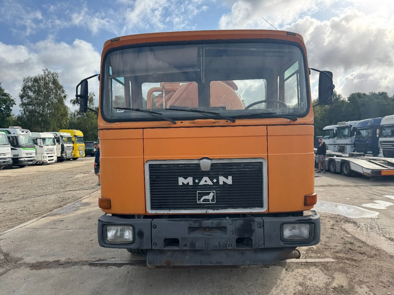 MAN 16.168 (8000L / BIG AXLE & STEEL SUSPENSION / GRAND PONT & SUSPENSION LAMES) - Camion hydrocureur: photos 2 MAN 16.168 (8000L / BIG AXLE & STEEL SUSPENSION / GRAND PONT & SUSPENSION LAMES) - Camion hydrocureur: photos 2