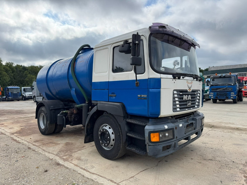 MAN 19.343 (12.000L / MANUAL GEARBOX / EURO 2 / PERFECT) - Camion hydrocureur: photos 3 MAN 19.343 (12.000L / MANUAL GEARBOX / EURO 2 / PERFECT) - Camion hydrocureur: photos 3