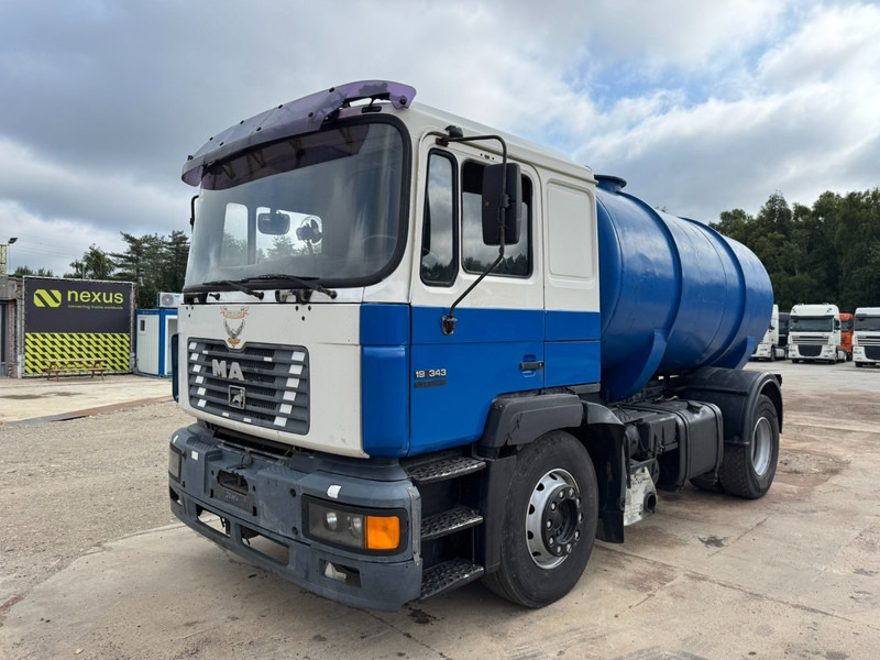 MAN 19.343 (12.000L / MANUAL GEARBOX / EURO 2 / PERFECT) - Camion hydrocureur: photos 1 MAN 19.343 (12.000L / MANUAL GEARBOX / EURO 2 / PERFECT) - Camion hydrocureur: photos 1