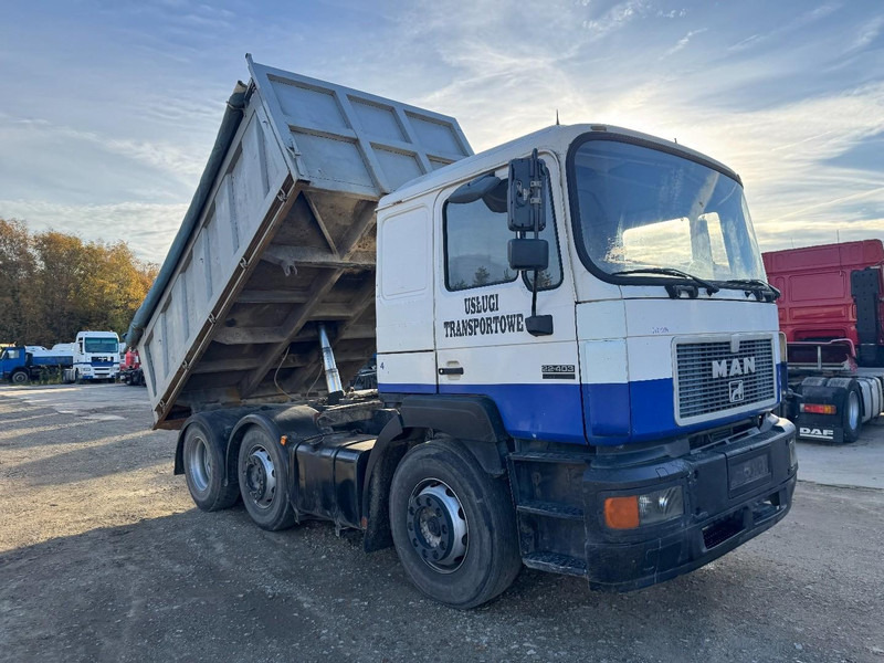 MAN 22.403 (MANUAL GEARBOX / 6 CYLINDER / 8 TIRES / 6X2) - Camion benne: photos 3 MAN 22.403 (MANUAL GEARBOX / 6 CYLINDER / 8 TIRES / 6X2) - Camion benne: photos 3