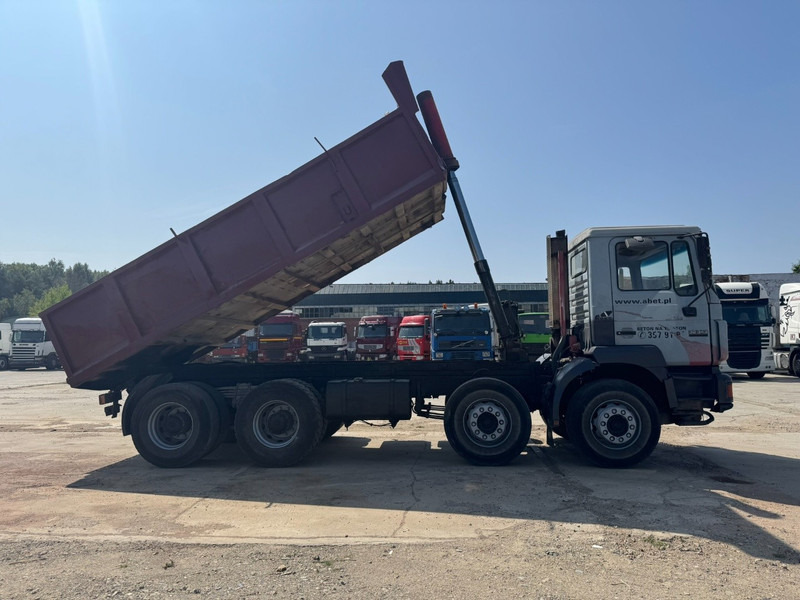 MAN 32.343 (BIG AXLE / STEEL SUSPENSION / MANUAL GEARBOX / 12 TIRES / EURO 2) - Camion benne: photos 4 MAN 32.343 (BIG AXLE / STEEL SUSPENSION / MANUAL GEARBOX / 12 TIRES / EURO 2) - Camion benne: photos 4