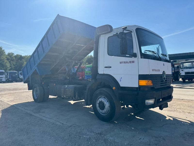 Mercedes-Benz Atego 1823 (STEEL SUSPENSION & MANUAL GEARBOX / SUSPENSION LAMES & BOITE MANUELLE / EURO 2) - Camion benne: photos 3 Mercedes-Benz Atego 1823 (STEEL SUSPENSION & MANUAL GEARBOX / SUSPENSION LAMES & BOITE MANUELLE / EURO 2) - Camion benne: photos 3
