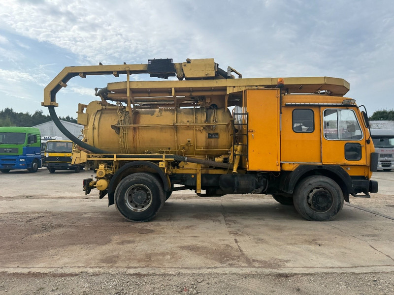 Mercedes-Benz SK 1617 (GRAND PONT / LAMES / 10.000L / 6 CYLINDRE / POMPE MANUELLE) - Camion hydrocureur: photos 4 Mercedes-Benz SK 1617 (GRAND PONT / LAMES / 10.000L / 6 CYLINDRE / POMPE MANUELLE) - Camion hydrocureur: photos 4